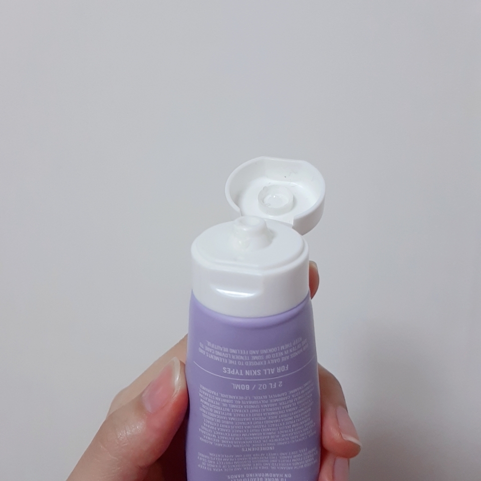 튜브타입이고,
파우치에 잘 들어갈 크기는 아니에요 조금 길어요~~^^;