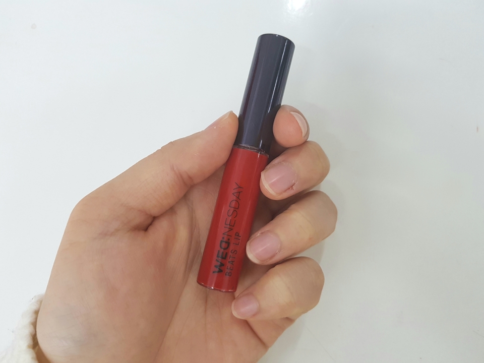 수채화느낌으로 틴트바르는법! 
틴트 하나랑 물티슈만 있으면 간단하게 수채화미 뿜뿜하는 입술을 만들수있어요~