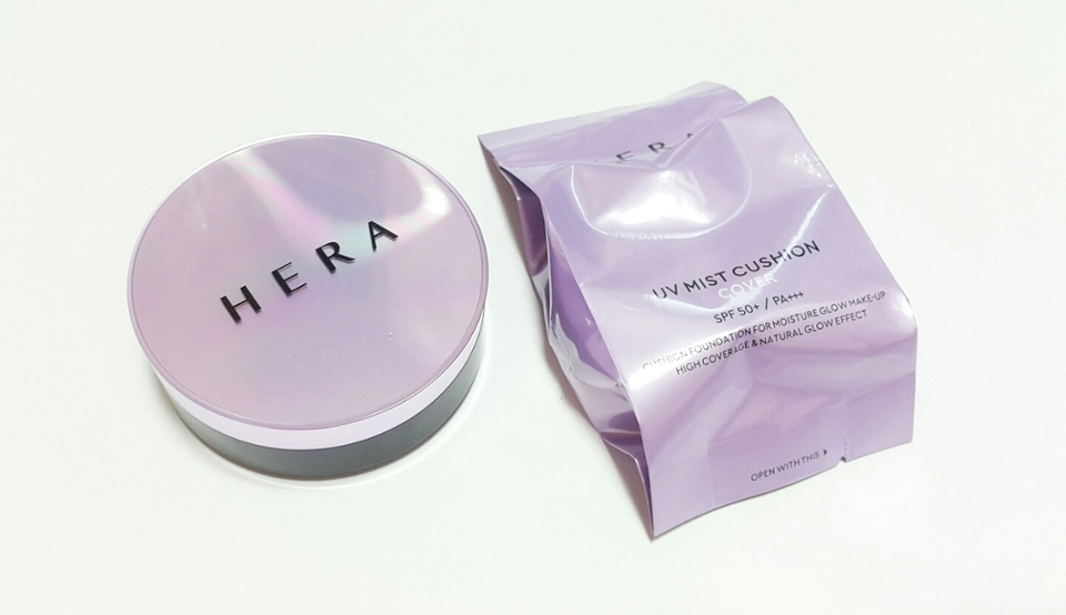 상자안에
본품과 리필이 함께 들어있어요~

헤라의 시그니처 컬러인
퍼플-블랙을 매칭한 모던한 색감과
빛의 움직임에 따라 물결치듯 반짝이는 패키지가

전체적으로 보라보라하니♡
너무 시강>_< 예쁘더라구요ㅎㅎ