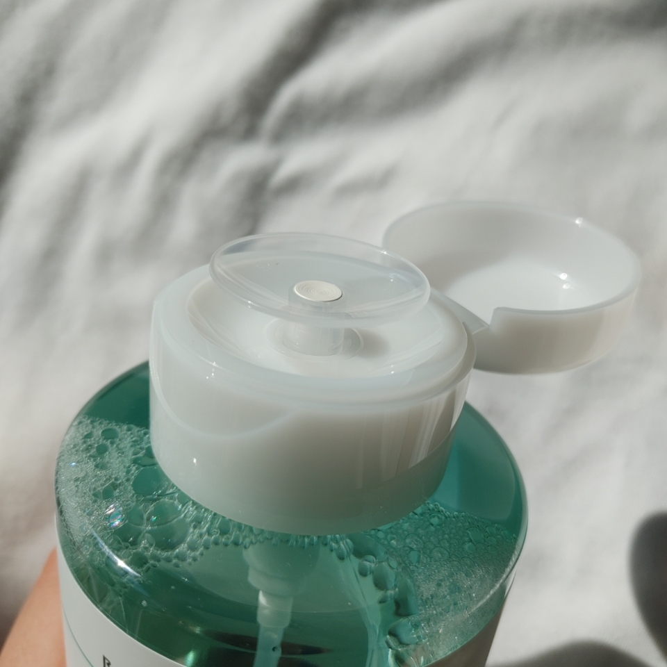근데 하나 아쉬웠던 점은 이 제품이 펌핑 형식이라 해도 너무 세게 눌러버리면 너무 많이 튀어나오는 경우가 있더라구요ㅠㅠ 그래서 살살 누르면서 여러번 펌핑 해줘야할 것 같았어요! 