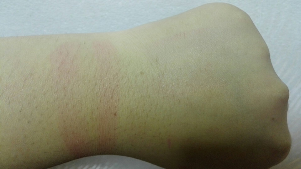 착색력테스트!! 확실히 립밤이여서 착색이 덜되는거같습니당 입술에 틴트가 남아있는게 걱정되시는 분들께 추천!