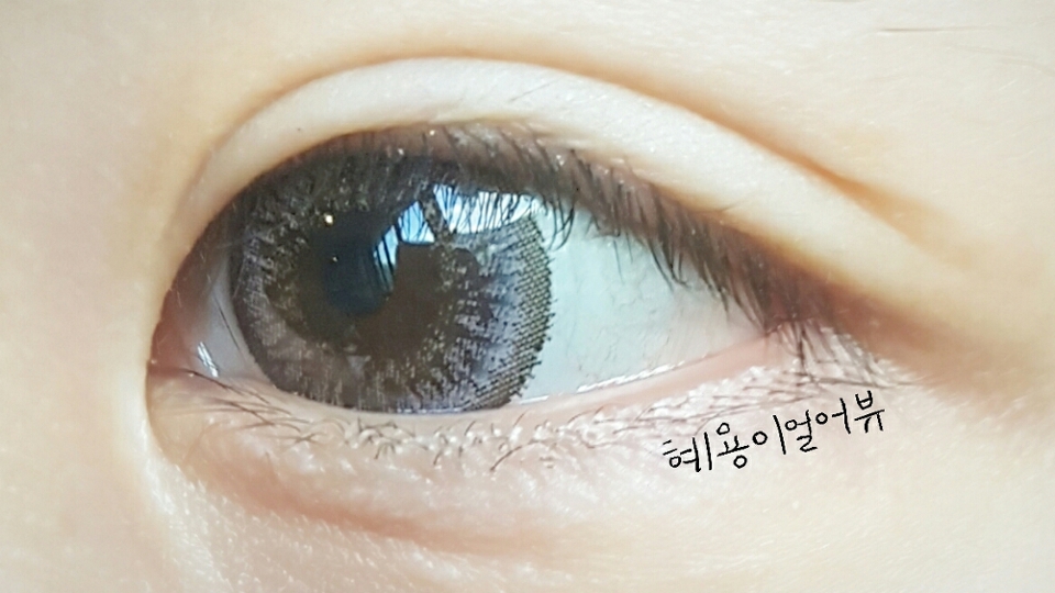 크...  저 오늘 아는 언니가,
진짜 너 렌즈가 예쁘다고 했어요! 언니도 사고싶다고...💜
흐흐. 저 핑크렌즈 중 인생렌즈를 찾았습니다!