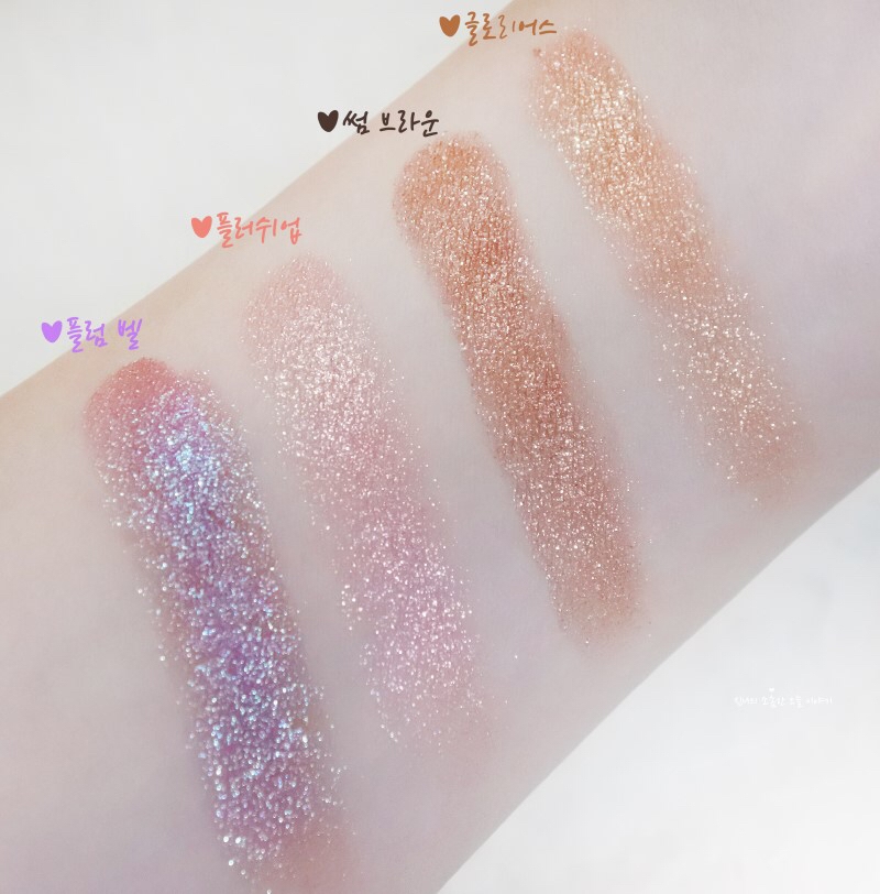 정샘물뷰티 - 컬러피스 아이섀도우 프리즘

펄감은 달라도 저렴이로 에뛰드나 아리따움에 유사한컬러는 많아서 그냥 사용해도 좋을것 같아용
(플럼벨은 플럼컬러에 블루펄이라 비슷한 느낌 나는 섀도우를 모르겠어요ㅠㅠ)