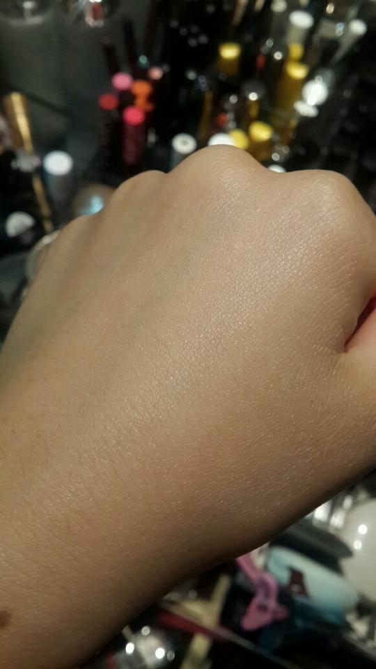 짜잔! 전부 흡수됐어요. 흡수력 진짜 빠르구요 끈적거림.유분기 전혀 없어요!