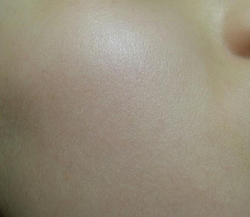 좀더정확함을위해 이야밤에  얼굴에 해보겠어요!
일단 세안을마치고 기초를다바른 쌩얼이에요