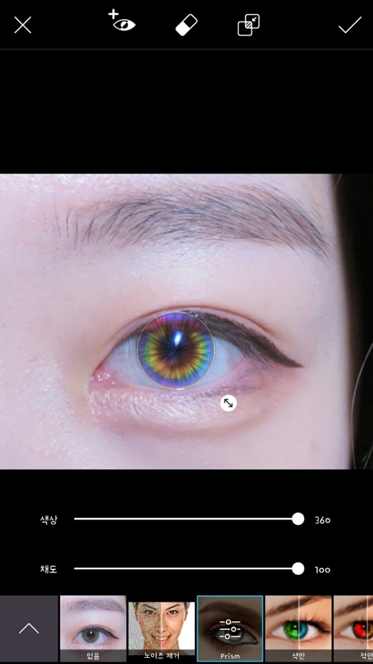 자신의 눈동자에 맞게 잘 조절하면 됩니당
홍채와 동그라미의 가운데부분을 일치하게 위치시켜주면 크기조절하기 편해요
