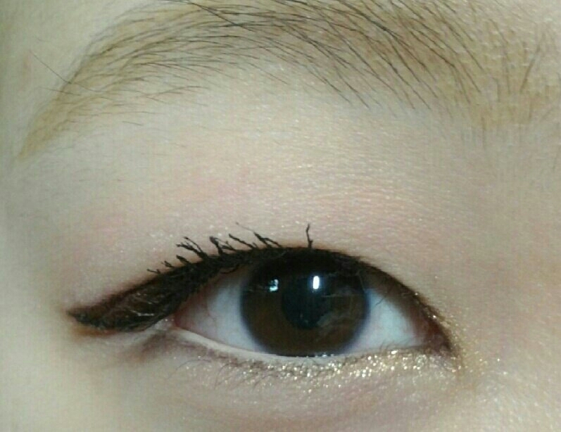 얇은 브러쉬로 골드 피그먼트펄을 얹어줍니다 그리고 화장의 매룍 포인뜌😊 마스카라는 올웨이즈 빡세게 뷰러 빡! 롱래쉬 마스카라로 쓱쓱 언더도 굵게 빡시게해주세요!