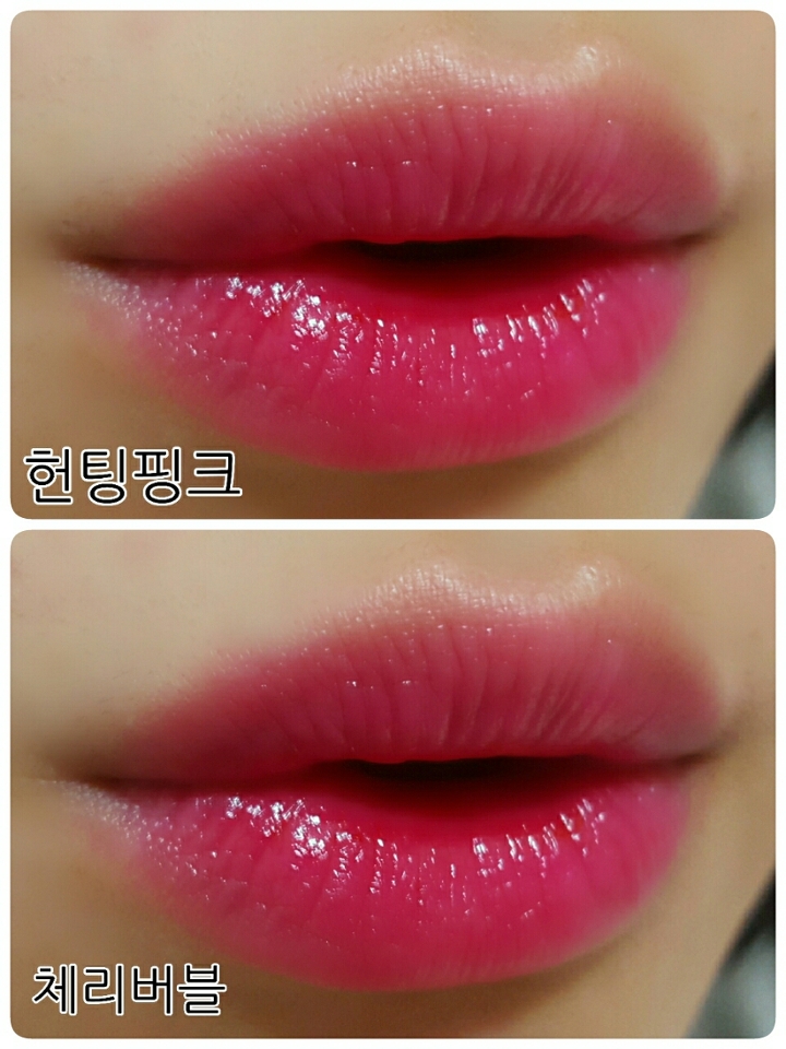 입술발색이에요! 둘다 별차이가 없어보이지만 헌팅핑크가 조금더 채도가 밝은 느낌이에요!! 확실히 사진에 색감을 잡기어렵네요 ㅠㅠ..... 둘다 너무나도 이쁜색이랍니당♡