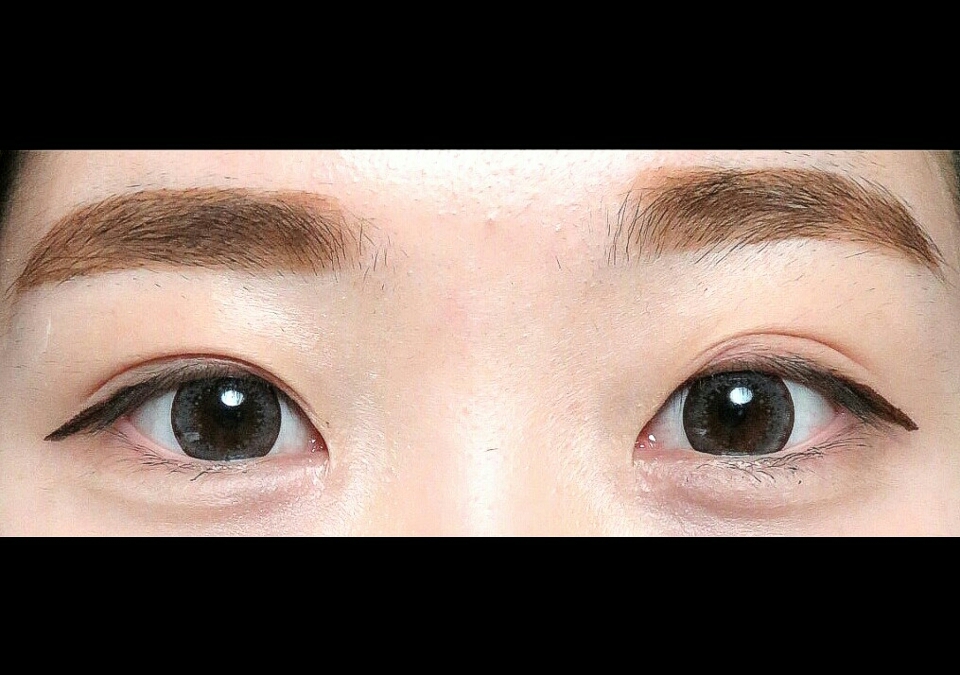 이건 자연광 앞입니당
개인적으로 착용감도 그럭저럭 괜찮았고 5천원짜리 팩렌즈보다 건조함이 덜했어요
5천원에 이정도 성능이면 가성비굿!!
