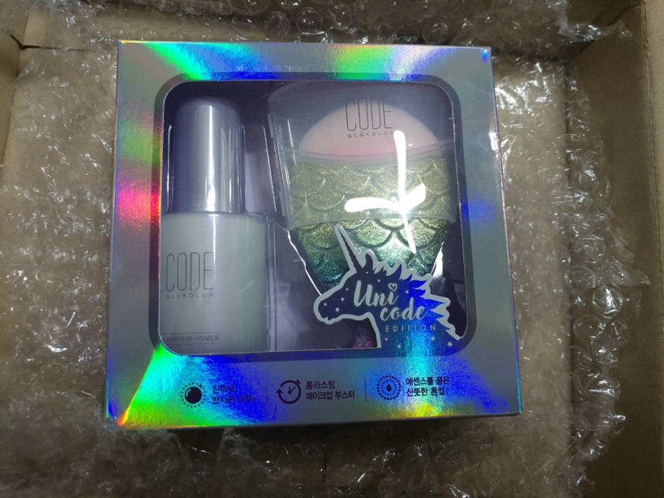 이 영롱한 겉포장 좀 보세요 여러분ㅠㅠㅠㅠㅠ 유니콘에 무지개에 인어에 정신이 혼미... 하... 이건 사야합니다ㅠㅠㅠㅠㅠ 이건 사라고 만들어진 겁니다ㅠㅠㅠㅠ!!!