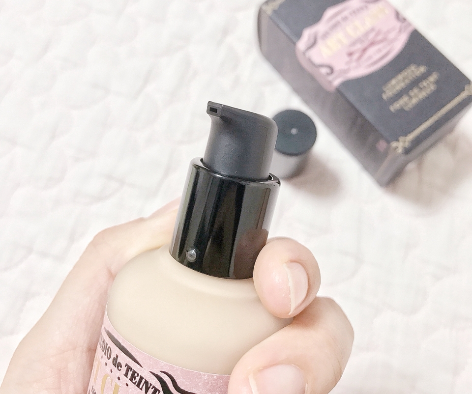 제가 튜브 타입 파운데이션을 정말 엄청나게 안 좋아하는데, 이거는 펌핑 타입이라서 좋았어요!