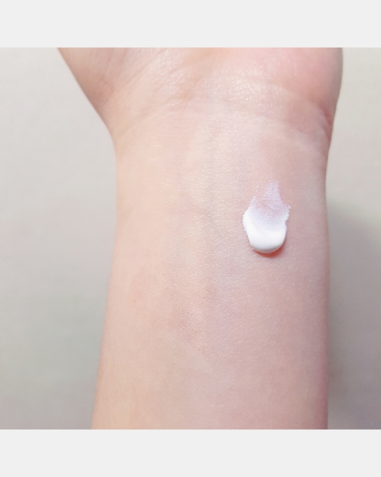 흰색 색상이에용