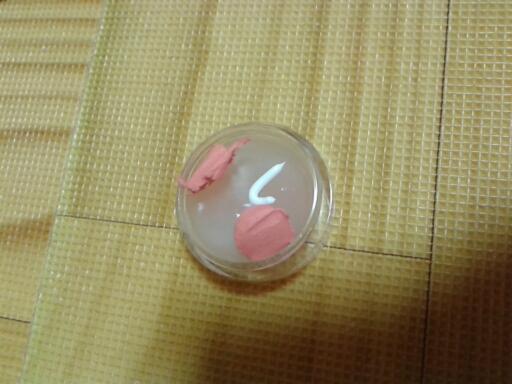 4.(립밤 만들 공병에)립스틱과 썬크림(생략가능)을 넣어주세요