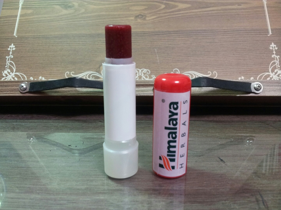 흠 좀 많이 썼어요ㅎ 제건 왜 이런지 모르갰는데 제품이 굳었더라구요ㅠㅠㅠㅠ 몇 번 문지르니까 되긴되지만ㅎ 빨간색이지만 티는 안나요!!