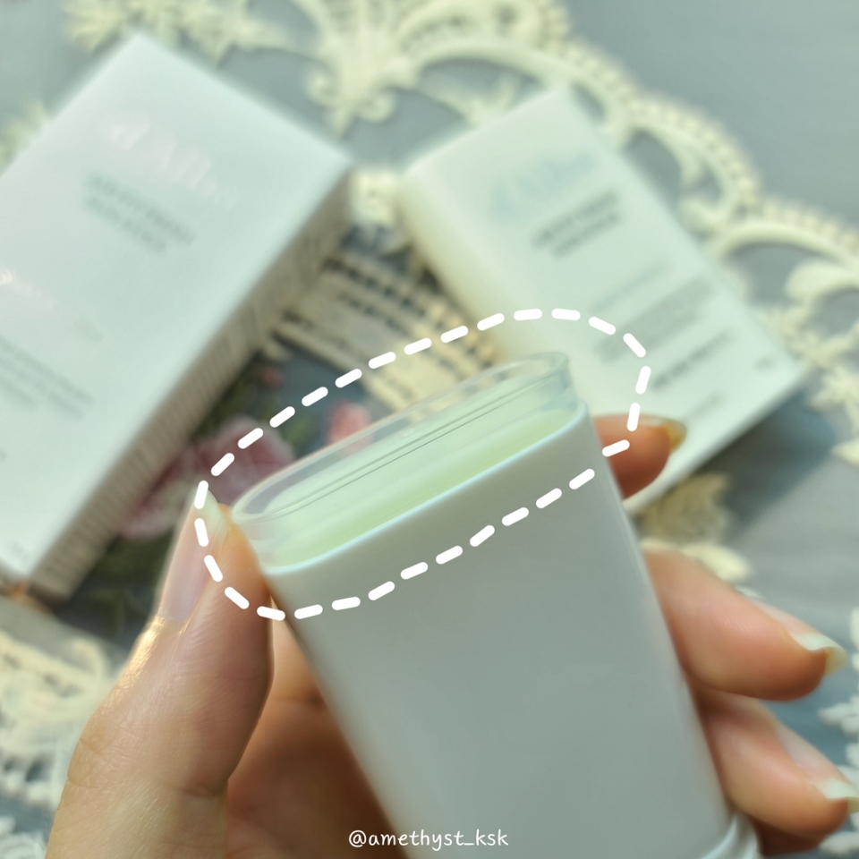 
뚜껑을 열고 나니
플라스틱 캡으로 한번 더
포장되어 있었어요.



