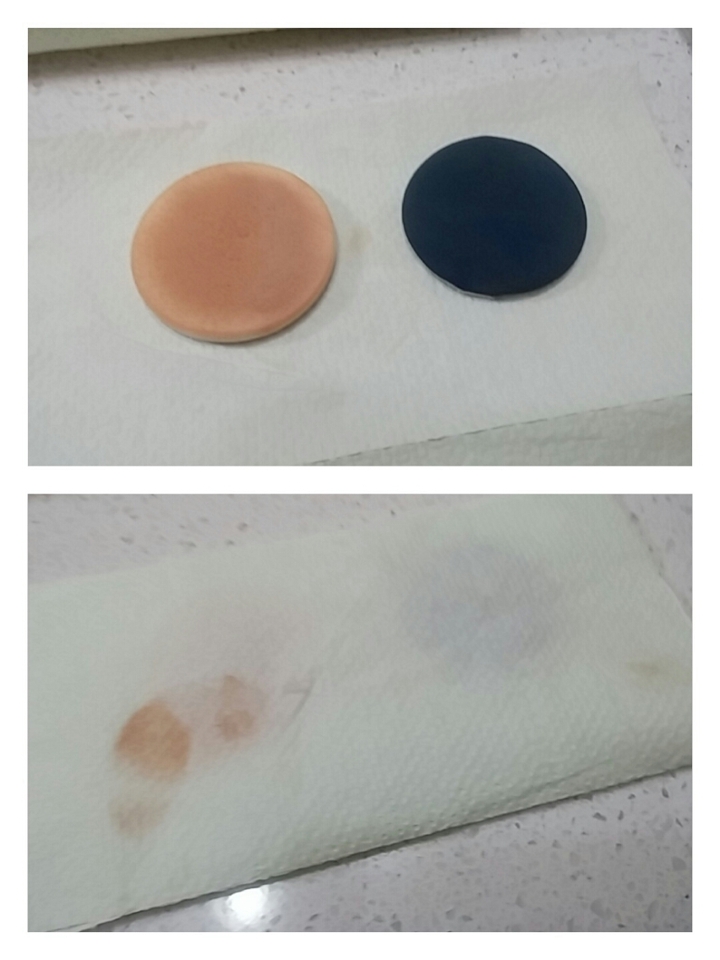 먼저 퍼프를 키친타올 사이에 넣어놔용