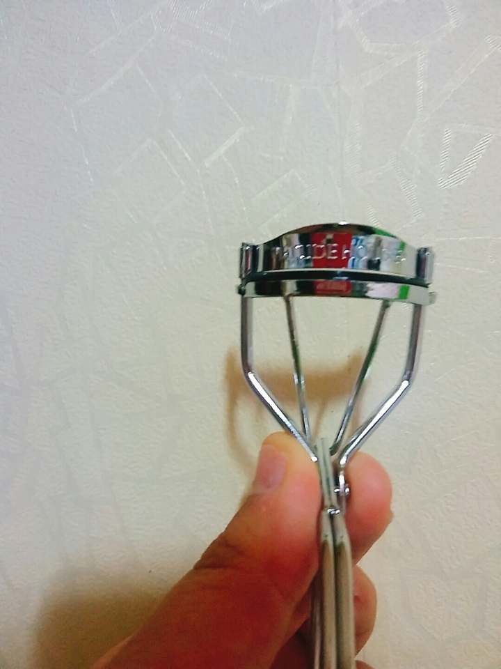 사진이 흔들렸네요..ㅠ에뛰드하우스 로고가 박혀있습니다!