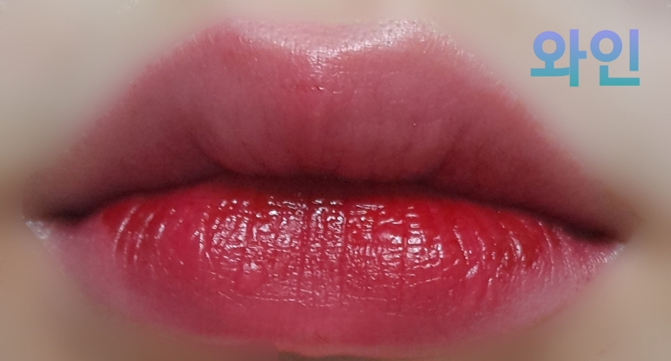 요거는 네이쳐리퍼블릭 와인입니다! ㅠㅡㅠ 힘들게 찍고 편집했는데 잘 보셨다면 댓글 부탁드릴께요 ㅠㅡㅠ!
※제 입꼬리 만드는 법은 다이소 핑크팝 브러쉬 덕분입니다