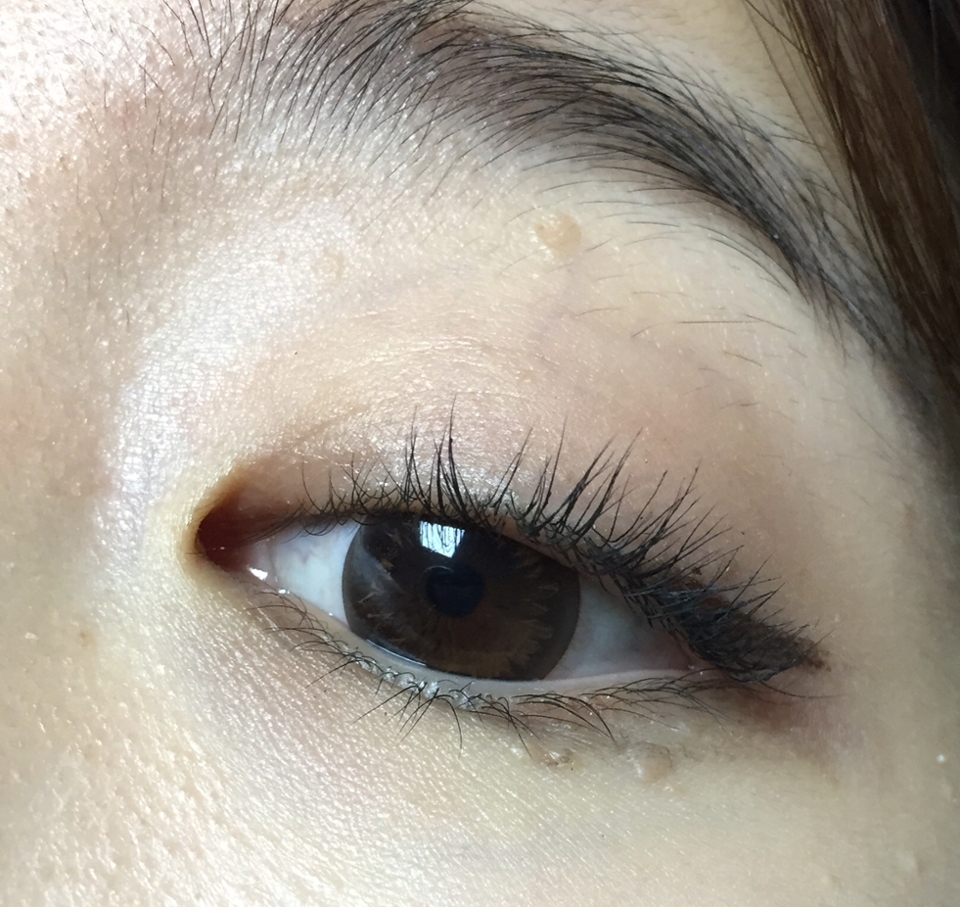 많이 티나지는 않지만 갠적으로 액센트, 비비드 제품보다는 살~~~짝 티나는 렌즈라고 생각해요 😁

