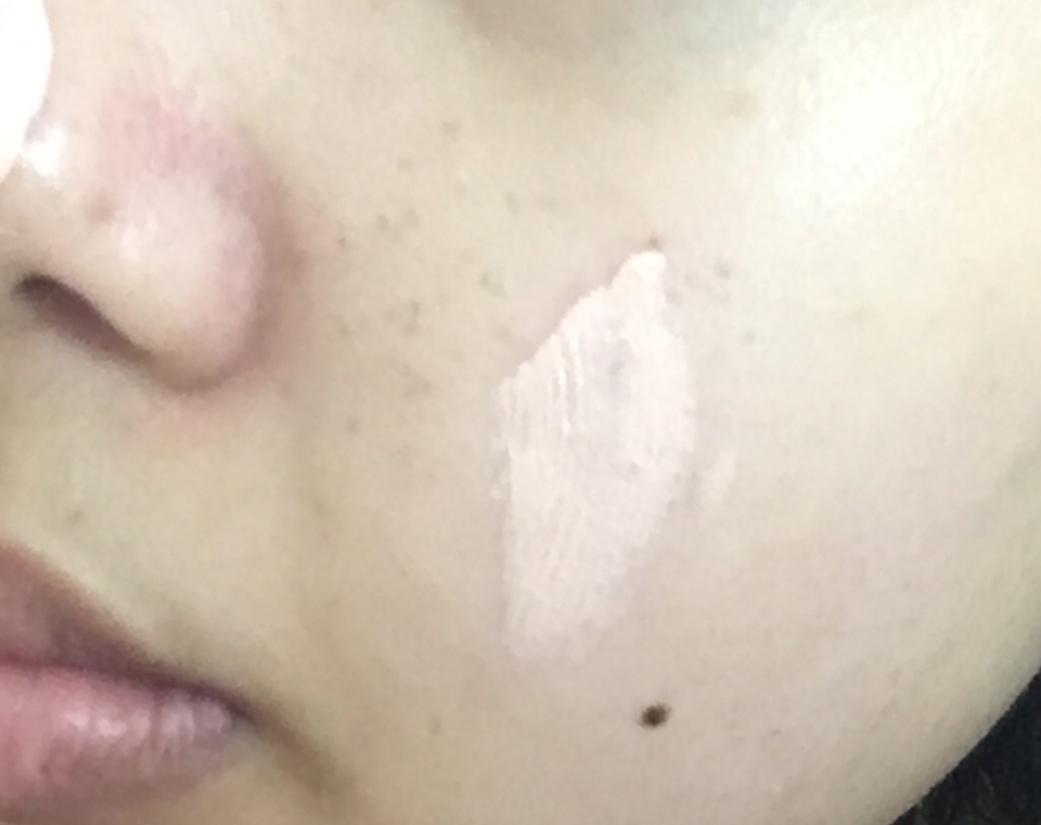 제가 여태 두번정도 사용을 해봤는데 확실히 느끼는 거

는 지속력이 좀 길어진거 같아요 수정화징없이 

아침부터 5시까지는 끄떡없더군요

게다가 선크림이랑 올인원이 되니까 너무 편했어요

선크림따로 픽서따로 썼었거든요