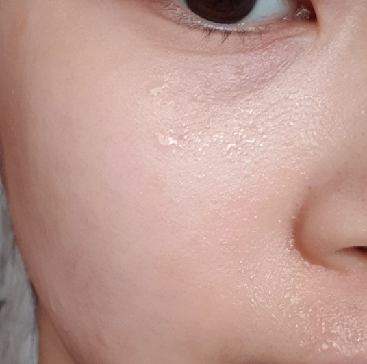 약 10분정도 붙여주고 떼어내봤어요😊
수분이 콸콸 넘쳐용😁😚