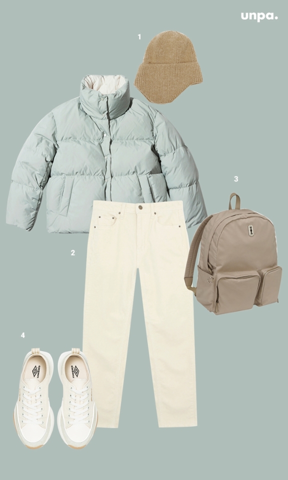 1.스타일난다 골지웜니팅 이어커버비니
2.커먼유니크 하린 코듀로이 배기 팬츠
3.vunque 헤이 패스 백팩
4.Umbro TOBY-C

이번엔 민트 컬러면을 이용해
캐주얼한 스트리트룩을 완성해 봤어 : )

귀여운 비니와 백팩을 매치해 20대 데일리룩이나
개강룩으로도 참고해도 좋을 듯!
한 가지 컬러가 지겨워질 때,
이렇게 쏙 뒤집어서 다른 스타일로도 입을 수 있으니
얼마나 실용적이고 좋아! 