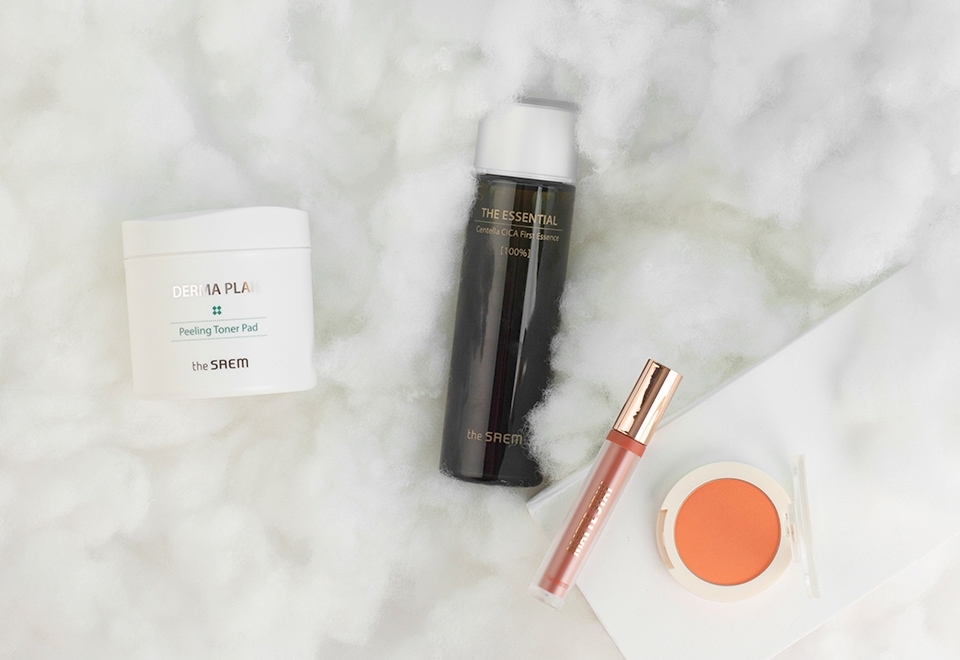 비행기만 타면 쩍쩍 갈라지는 나의 피부ㅠ 와는 달리!
장시간 비행에도 항상 ★완벽한★ 승무원분들의
파우치템을 탈탈 털어왔으니 두 눈 크~~게 뜨기 +ㅁ+