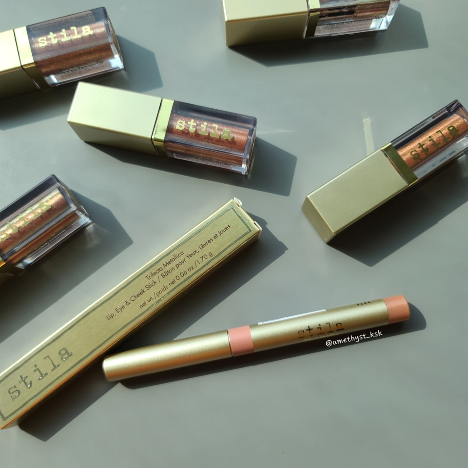 3 in 1 이라서 
아이, 립, 하이라이터로 멀티 사용이 가능한 제품!!

그리고 빛의 각도에 따라서
다채롭게 빛나는 루미너스 메탈 피그먼트라서
한 제품을 사용해도
만족감이 굉장히 크답니당!

광택 + 펄감 모두 어메이징~





