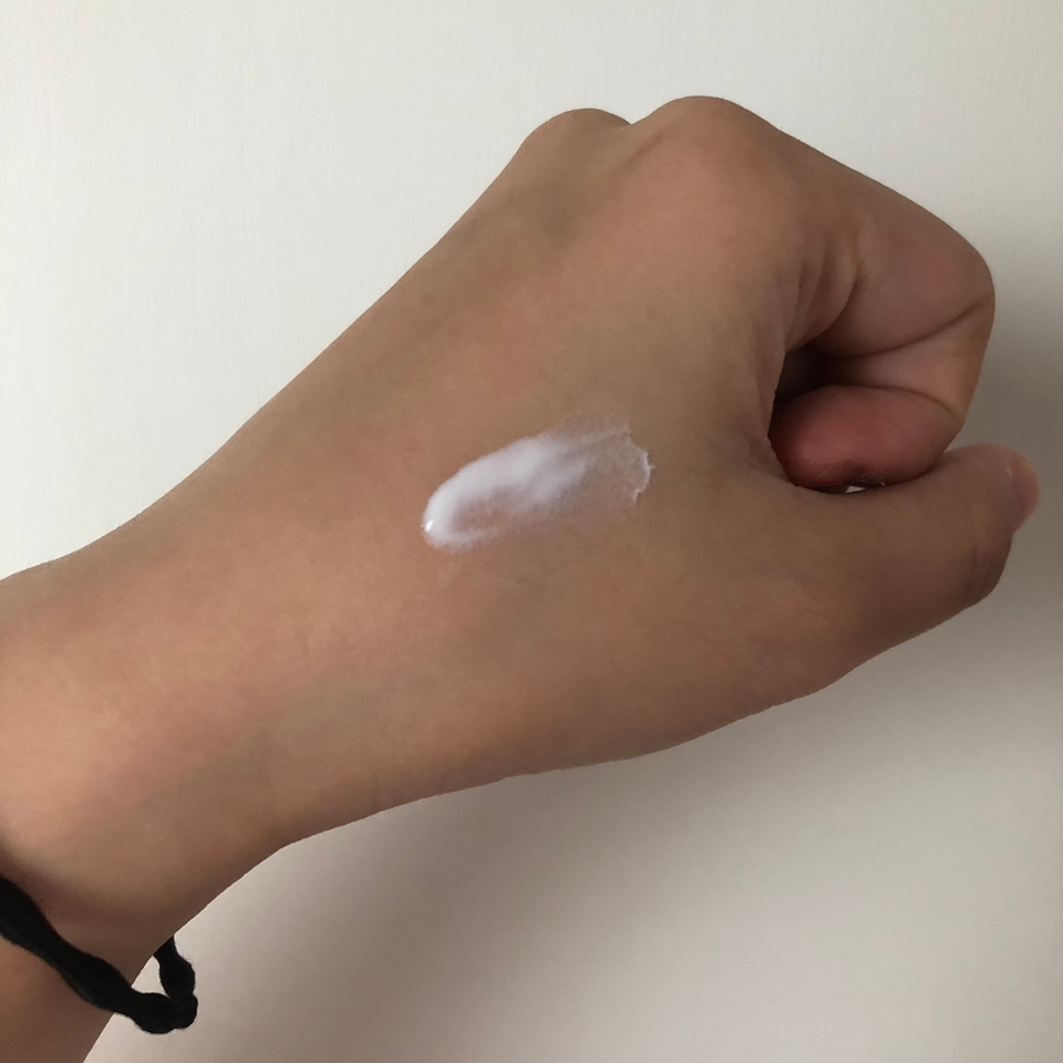 처음에 짜보니 굉장히 워터리한 제형이라 놀랐어요!