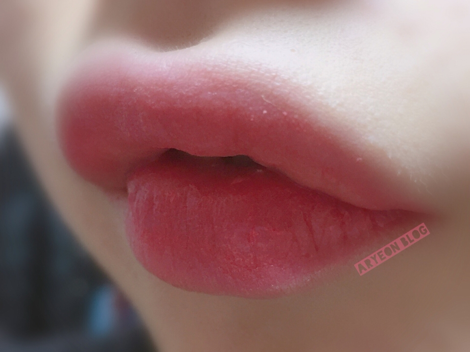 립은 엘프요정을 먼저 발라주었고