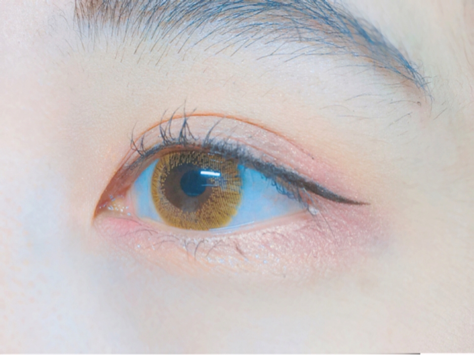 뷰러를 한 뒤 픽서마스카라를 한올한올~ 발라줍니다 !
전 언더보다 윗속눈썹을 더 신경써줬어요 ! 👁
마스카라도 역시 워터프루프일수록 좋을거같아요 !!