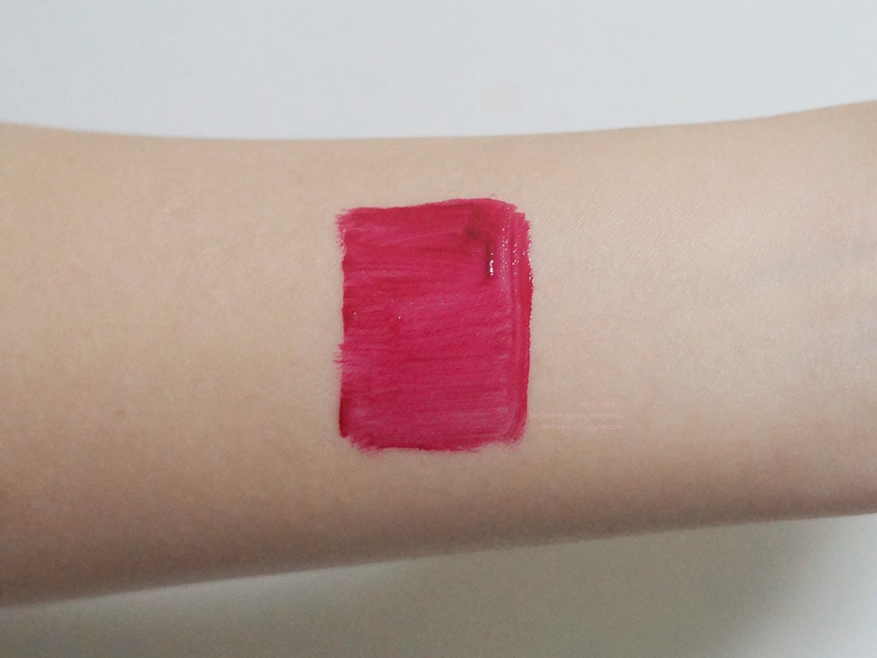 손목 발색샷
색 너므 예뿌죵