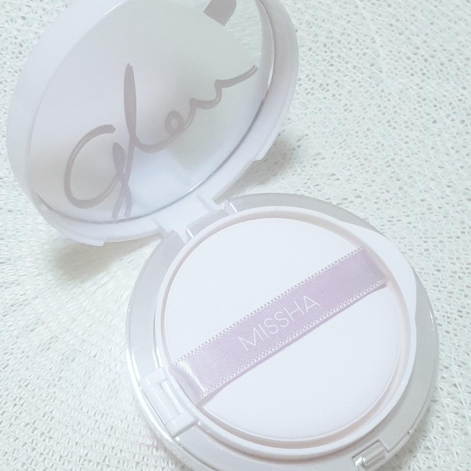 짜라란~~~ 오픈오픈~~~
하나씩 하나씩 열때마다 
씰 제거 하려고 할때마다 설레이네요.
퍼프가 제일 먼저 반겨주네요.^^