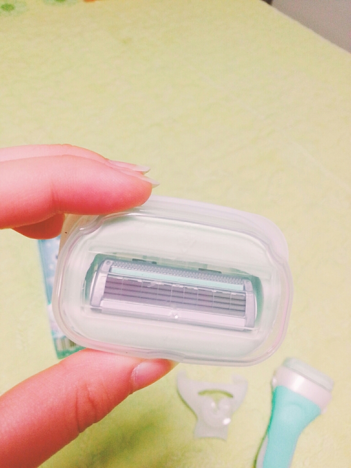 얘는리필용입니다
밑에부터 직접제모과정이 나와요..약혐주의