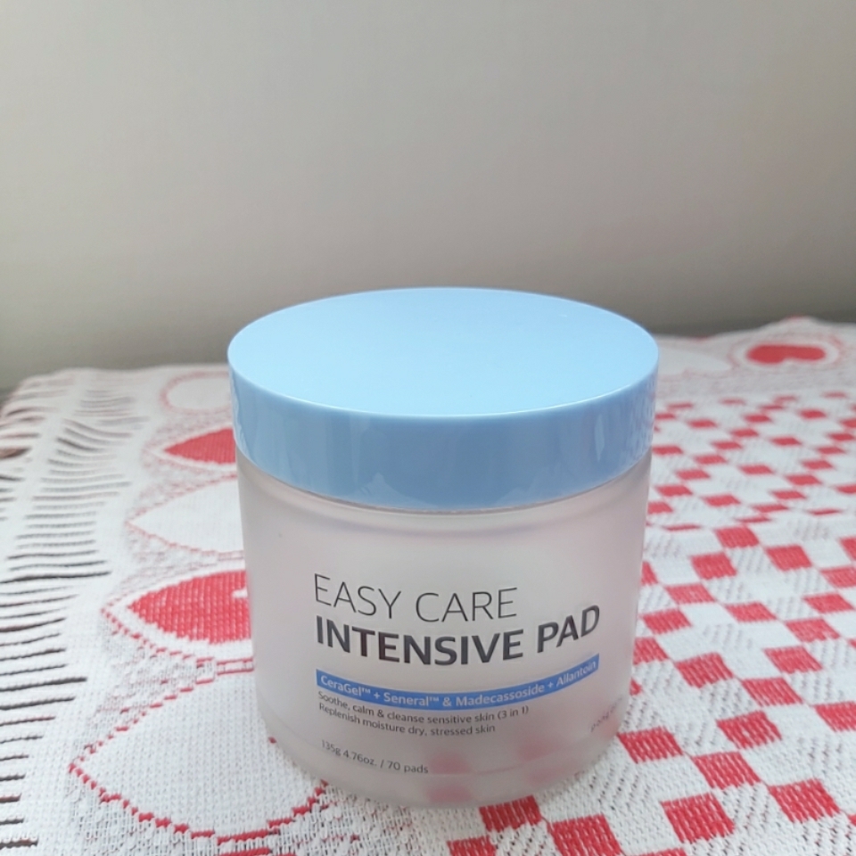 💙 퐁당 이지 케어 인텐시브 패드 (제품 제공)

제 첫 토너 패드나 다름없는 제품이에요
속건조와 붉은기 진정을 한번에 잡을 수 있는 제품이라죠😉