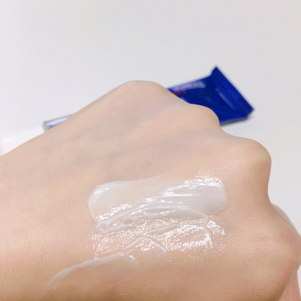 -연고지만 일반 로션이나 크림과 같아요 무향에 가깝고 건조하지않아요 따가운 증상 없습니다 