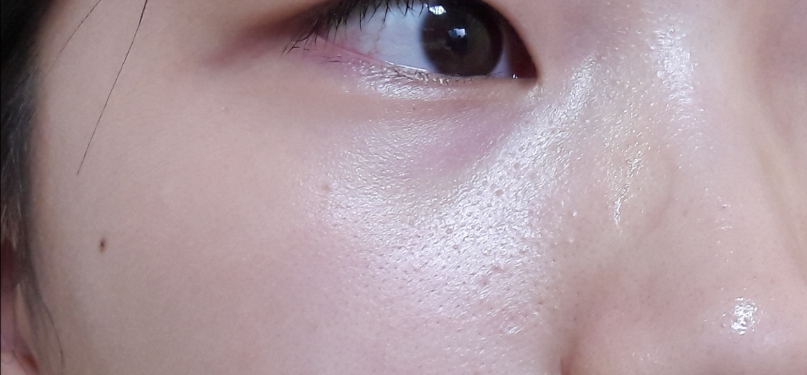 이것만으로는 부족한거같아 마침 제 얼굴에 개기름 꼈길래 써볼게요..하하 지성이라 이 시간만 되면 기름이😭😂😂