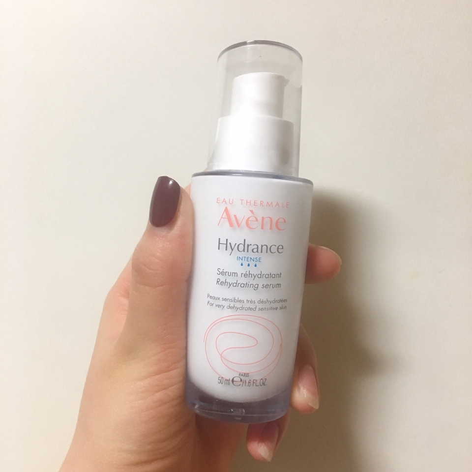오늘 가져온 제품은 아벤느의 세럼인데요 이 제품은 예민한 피부를 가지신 분들에게 추천드려요!