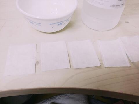 그릇과 식염수, 화장솜을 준비해주세요
제가 사용한 식염수는 멀티크린이고 화장솜은 토니모리 5겹 압축 화장솜 입니다 가격은 각각 1500원, 3500원 입니다!