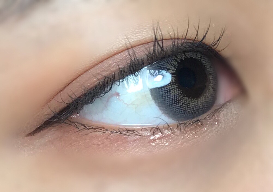 사용한 아이라이너는 키스미 브라운 붓펜라이너 입니다