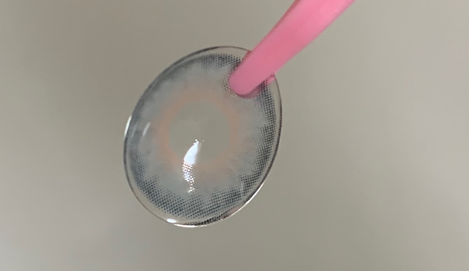 뒷면은 확실히 좀 흐릿하다 싶은 느낌이 나죠?