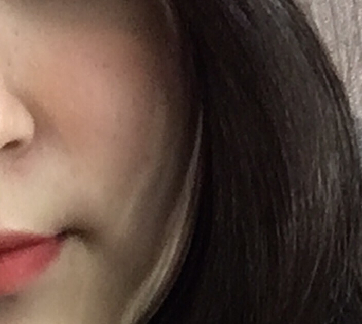 평소에 바르고 다닐때 입니다
두개를 섞어서 사용했을 때 입니다
어두운곳에서 찍어서 잘 안보이지만
자연스럽고 어느 화장에나 어울릴법한 색상이예요
혹시나 실키걸 매장을 보셧다면 가서 테스트 해봐도 좋을듯한 새로운 브랜드,화장품입니다!!