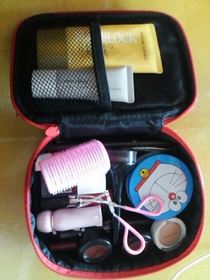 짜잔~👍👍
학교갈때 필요한것만 간단하게 챙긴거에요!