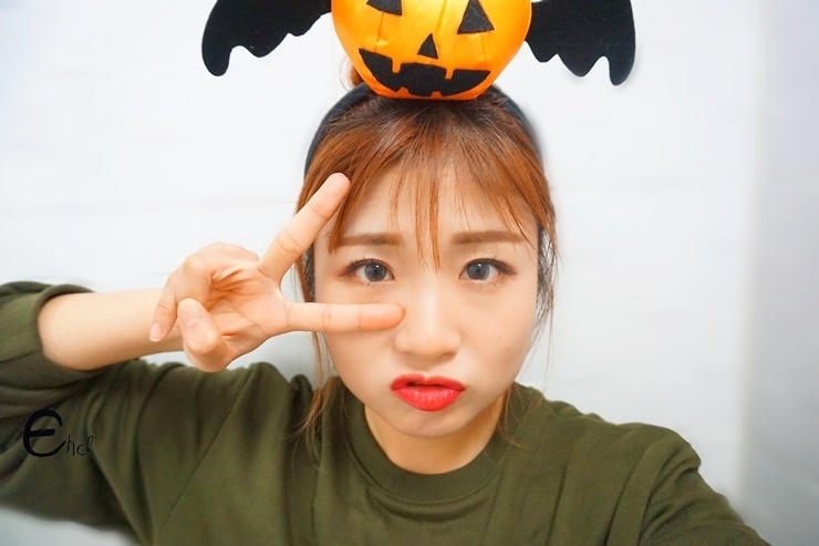 
참, 다이소에서 할로윈 다가온다고 할로윈 제품을 팔더라구요!
그래서 저도 호박머리띠 구매했어요.
머리띠 너무나 귀여움 '-'
2천원의 행복이에요 ㅎ0ㅎ
(이라고 읽고 예쁜쓰레기라고 본다.)