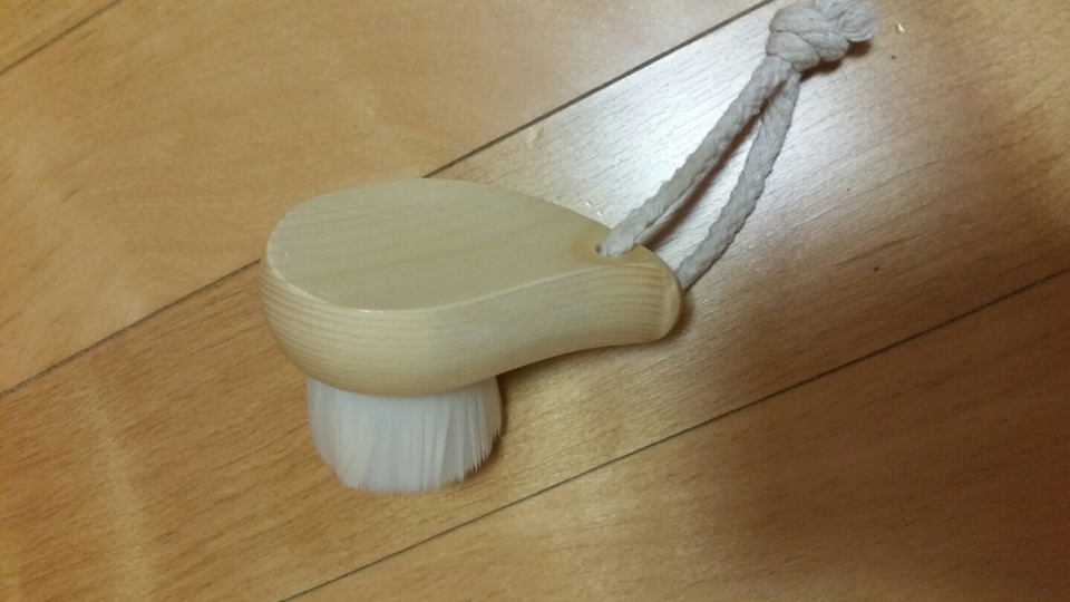 뒤엔 아무것도 없는 평범한 디자인 이예요