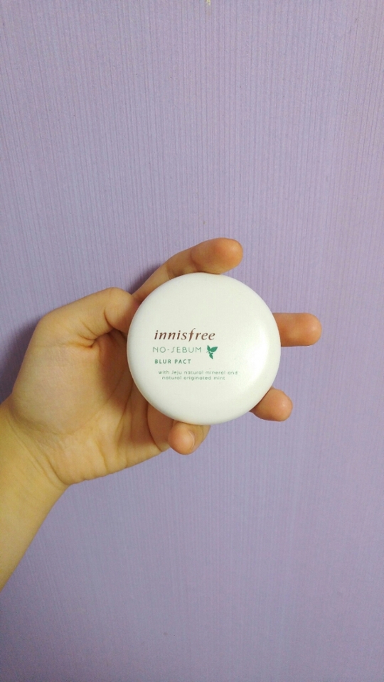 외형입니당. 손모양이 이상하네요...
한 손에 들어오는 작은 사이즈입니당