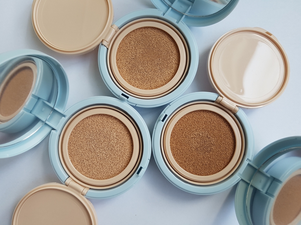 
역시 기대를 져버리지 않는 믿고 쓰는 삐아-❤
​
얇게 밀착되어 바른듯 안바른듯 착각할 정도로 가벼움,
시간이 지나되 번들거림 없이 보송하며, 다크닝이 없어서 
"역시 삐아" 라는 말이 튀어나올 정도로 제품력이 뛰어났어요.
​
거기다가 가성비 갑! 삐아 답게 이렇게 뛰어난 제품력의 쿠션이 13,000원!!!!!!!

여러분들 이번 여름은 삐아하셔서, 
파우치는 가볍게, 
피부 표현은 가볍게, 
지갑은 두둑하게 지키시는건 어떠세요?


