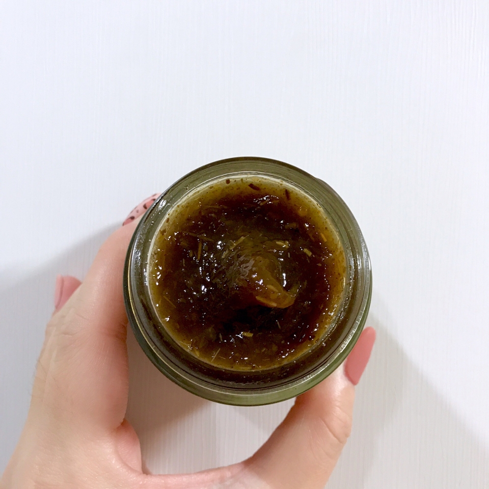 안에 다양한 성분이 함유되어 있어서 피부를 깔끔하게 정화시켜준다고 해요 : ) 