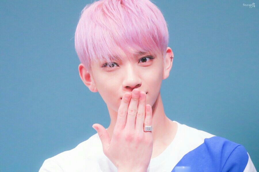 그럼 지금까지 캐럿의 당근색(오렌지) 추천틴트였어요!!
다음엔 입술 발색샷까지 찍어서 올릴게여😇
다들 아농💓