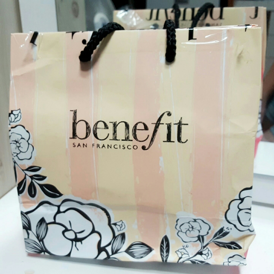 언파에서 택배를 보내주셨어요!! 베네피트 쇼핑백에 넣어서 보내주셨습니다